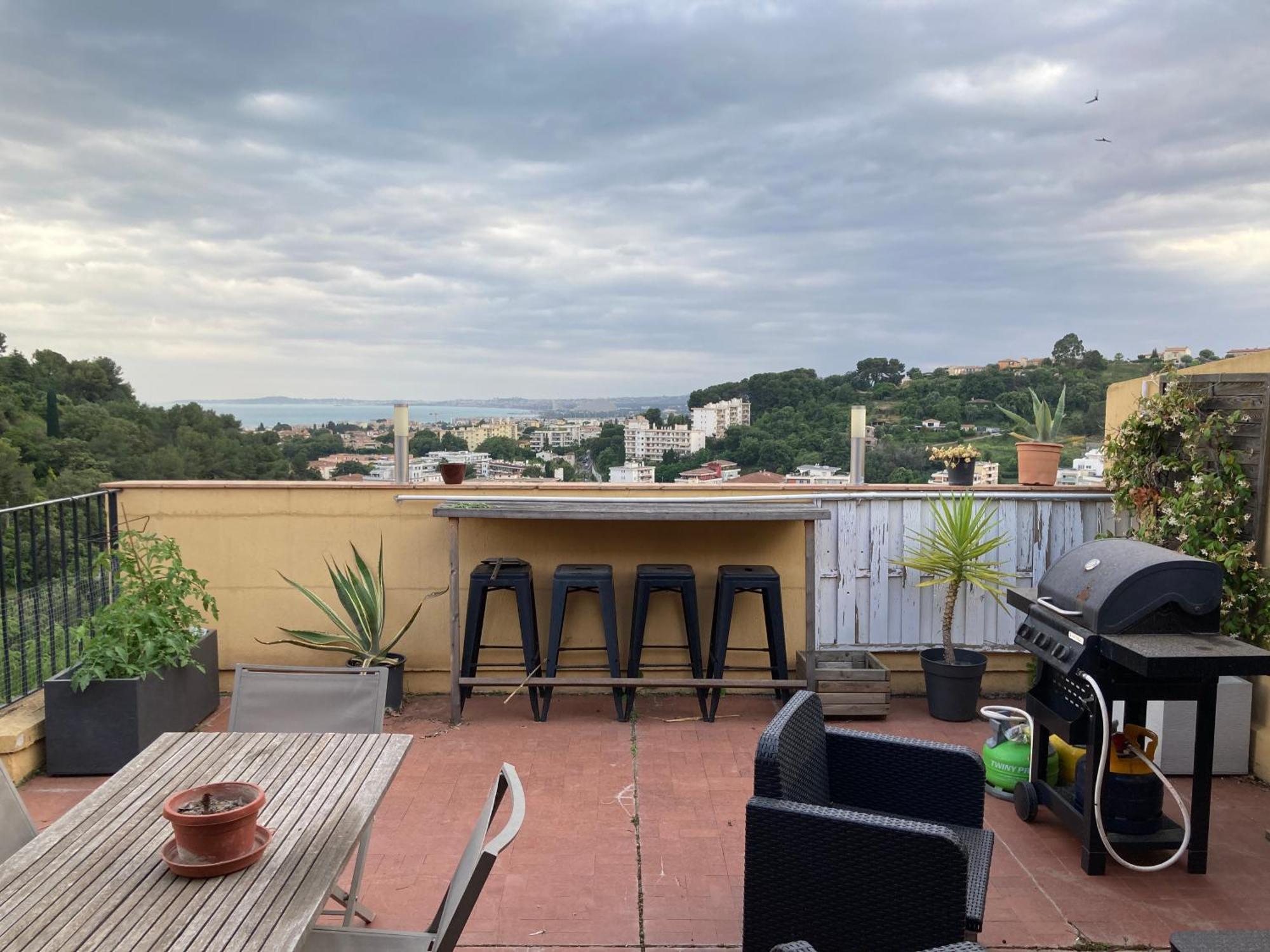 T2 Traversant Avec Une Grande Terrasse Et Piscine Cagnes-sur-Mer Buitenkant foto