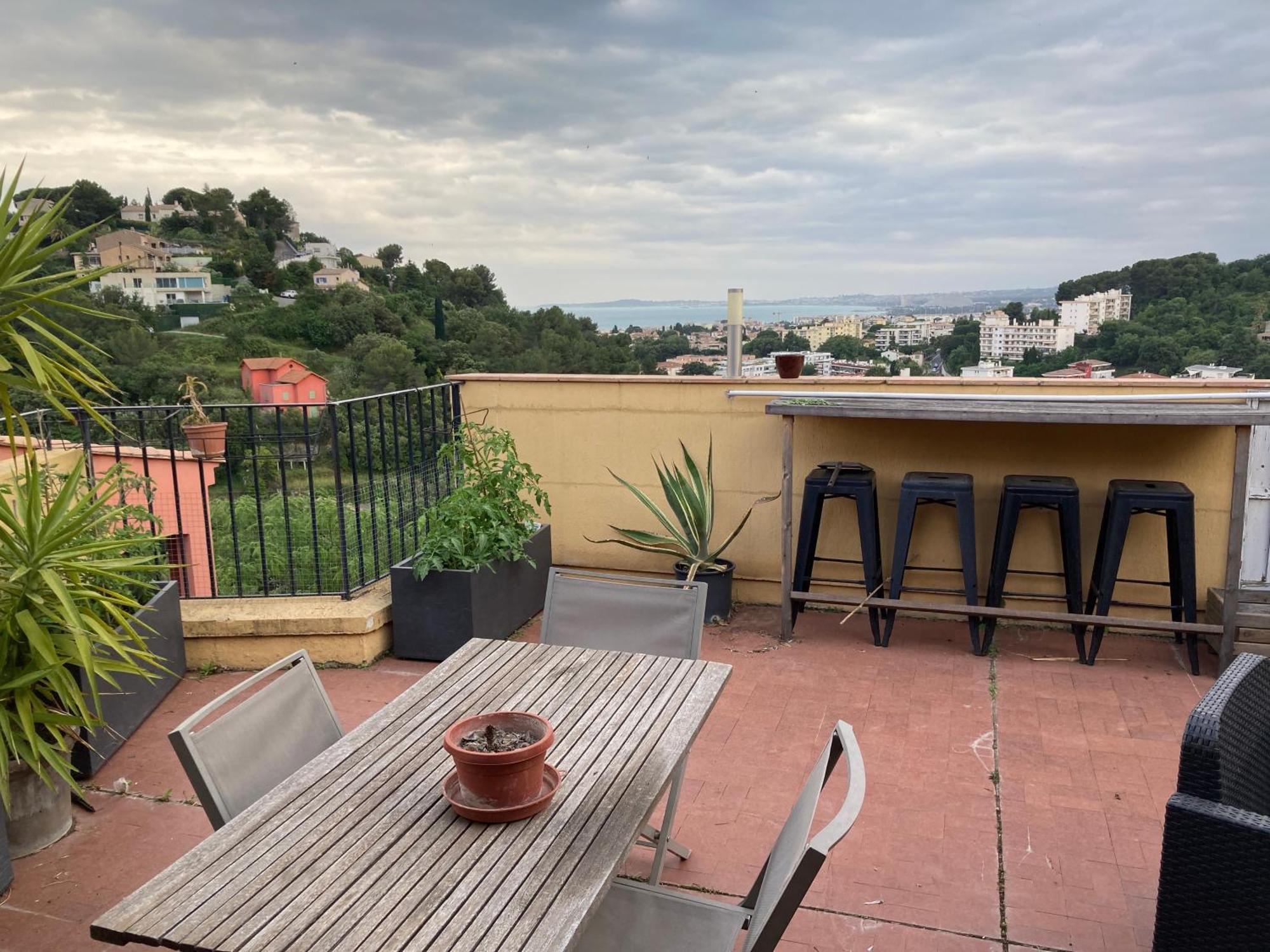 T2 Traversant Avec Une Grande Terrasse Et Piscine Cagnes-sur-Mer Buitenkant foto