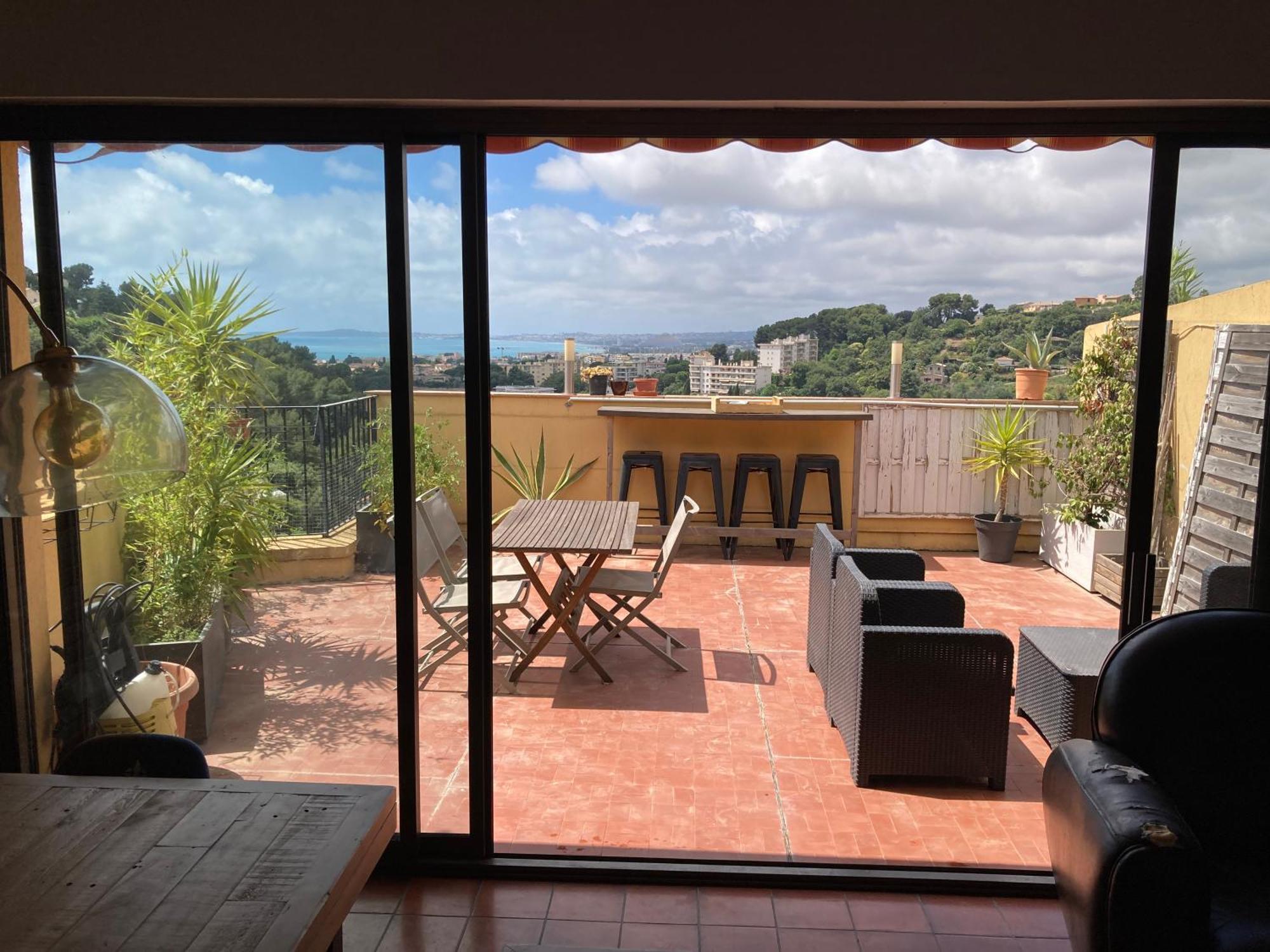 T2 Traversant Avec Une Grande Terrasse Et Piscine Cagnes-sur-Mer Buitenkant foto