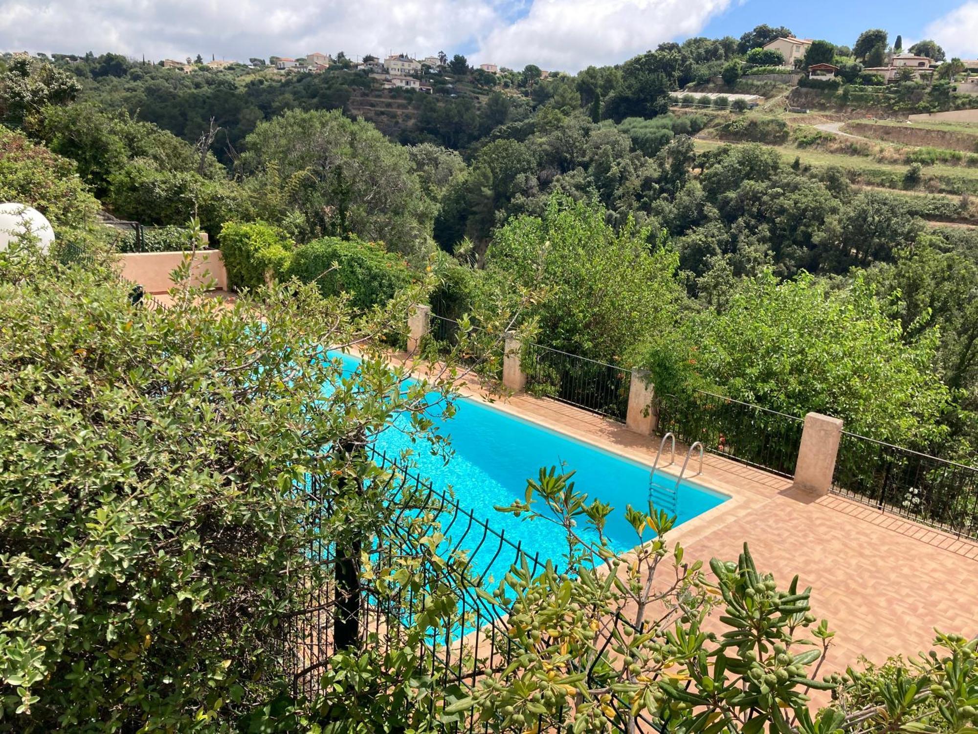T2 Traversant Avec Une Grande Terrasse Et Piscine Cagnes-sur-Mer Buitenkant foto